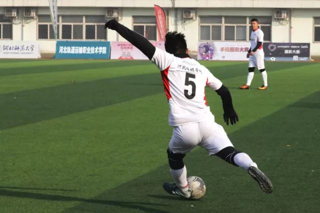 女篮世界杯：中国队61-94输给美国队，张子宇表现亮眼