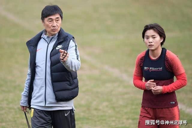 记者解读米兰胜曼联的关键表现与转会需求